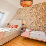 Dry Flower Apt. / 2Br. / Rooftop / New
