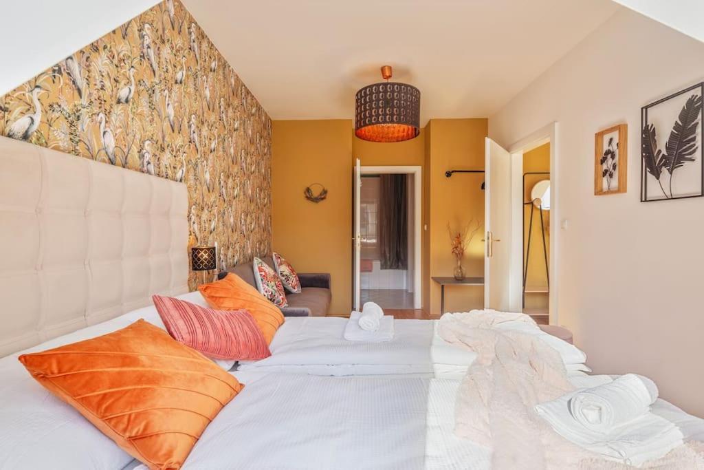 Dry Flower Apt. / 2br. / Rooftop / New * Wien